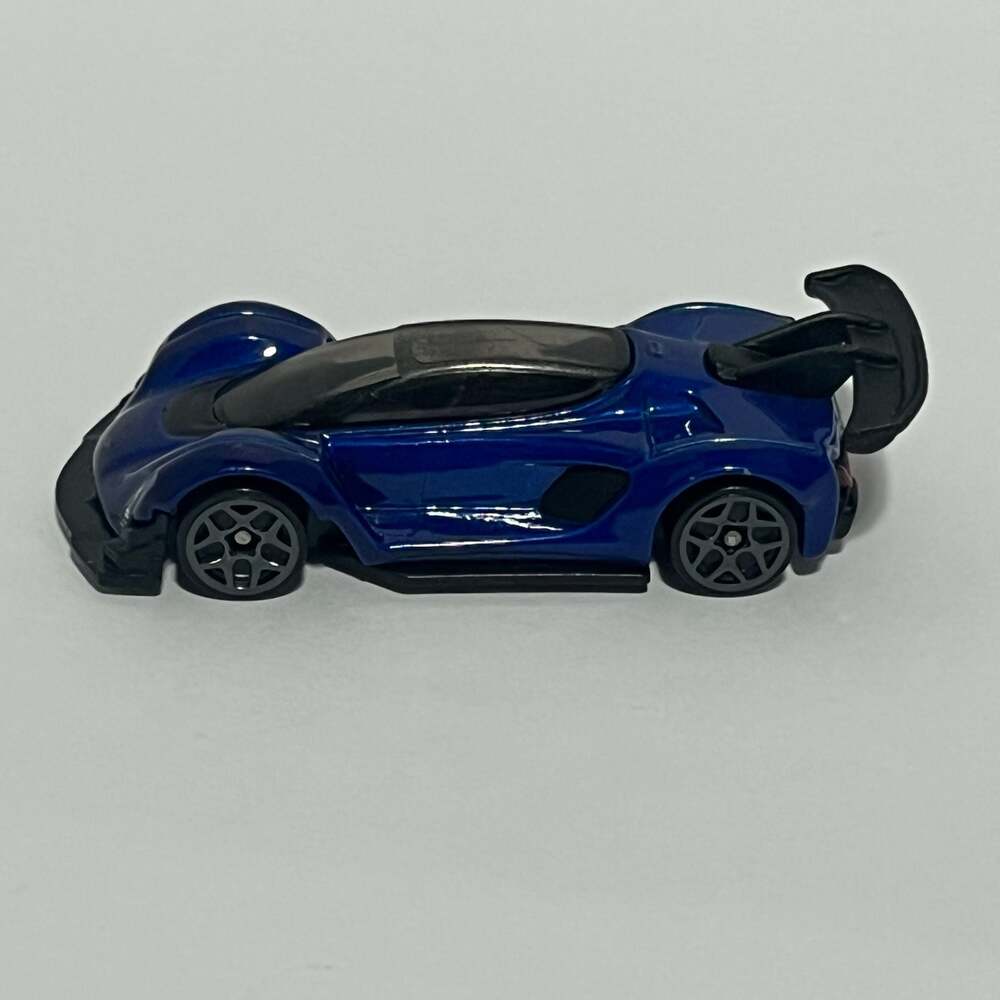 Hot Wheels Czinger 21C Diecast Model Car HRY49 (Blue)